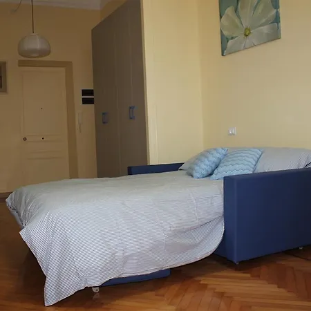 Corso G. Garibaldi - 6 *